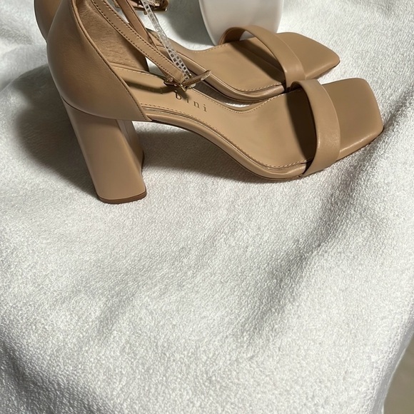 Gianni Bini Elegant Tan Block Heel Sandals - Picture 6 of 13